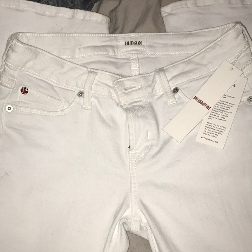White flare Hudson jeans! ♥️